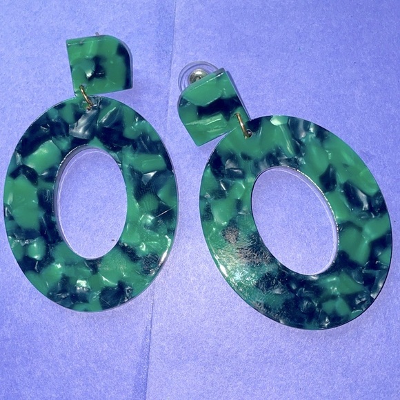 Bundle of 9 Pairs of Assorted Pierced Earrings - Picture 5 of 10